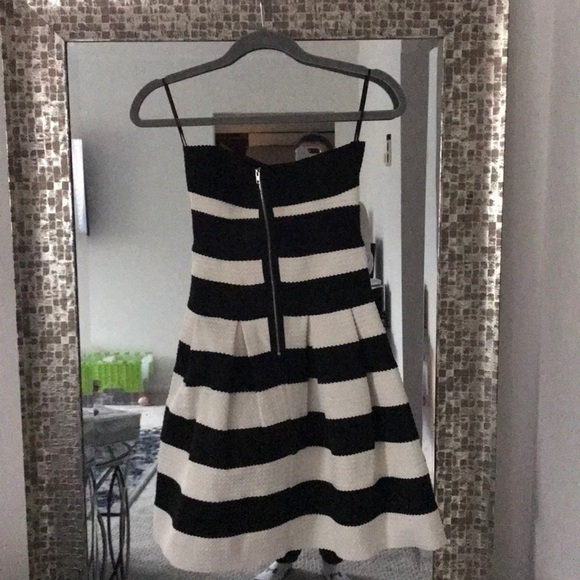 Sis Sis Black and White strapless dress - Picture 2 of 4